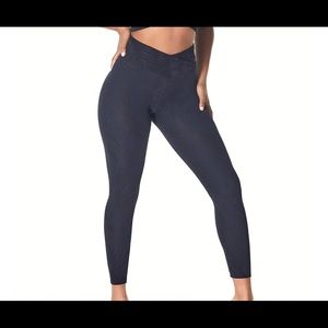 Booty By Brabants BLACK one size fits all - crossover legging!
